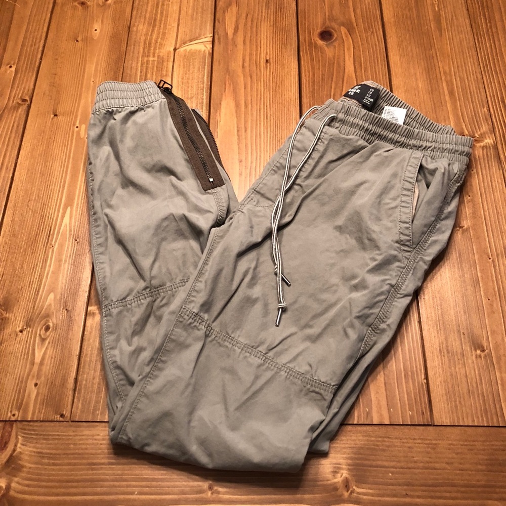 Label of Graded Goods by H&M Pants